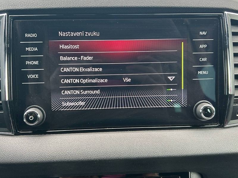 Škoda Karoq (2020) 1.5 TSI 7DSG Sportline - fotka 21 z 29