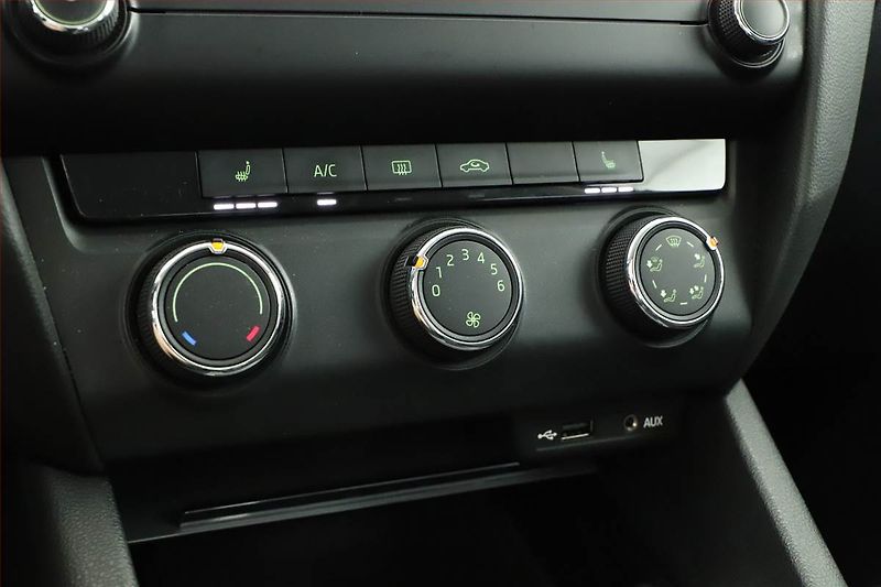 Škoda Octavia (2013) 1.6 TDI, Automat, Tempomat - fotka 13 z 16