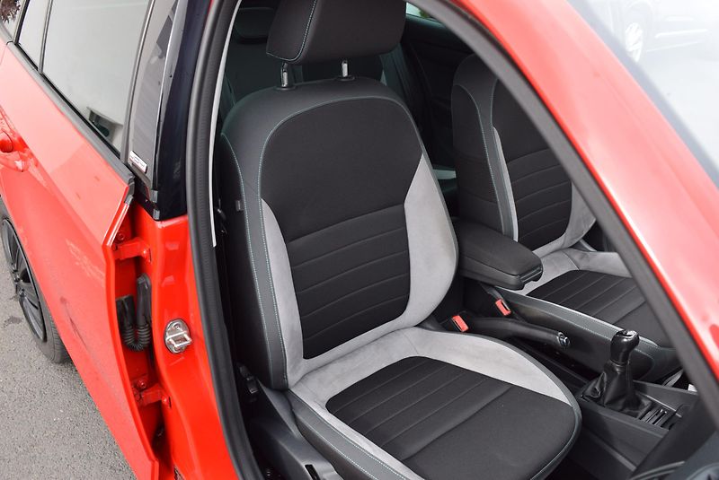 Škoda Fabia (2016) 1.2TSI 66kw ED. JOY TAŽNÉ APP  - fotka 37 z 49