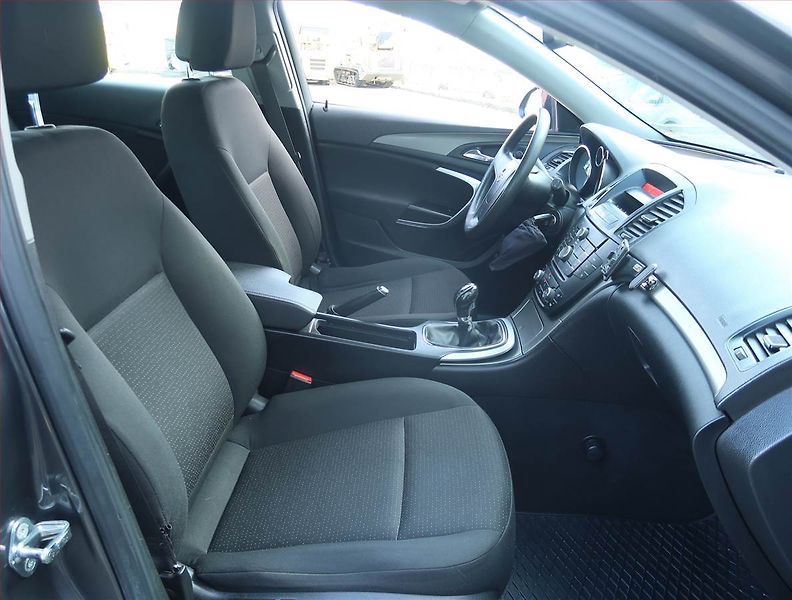 Opel Insignia (2009) 1.8, Serv.kniha, Park. senzory - fotka 9 z 16