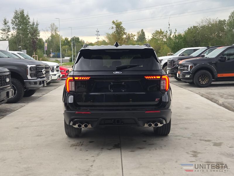 Ford Explorer (2026) 2026 Explorer ST 4x4 - fotka 5 z 13