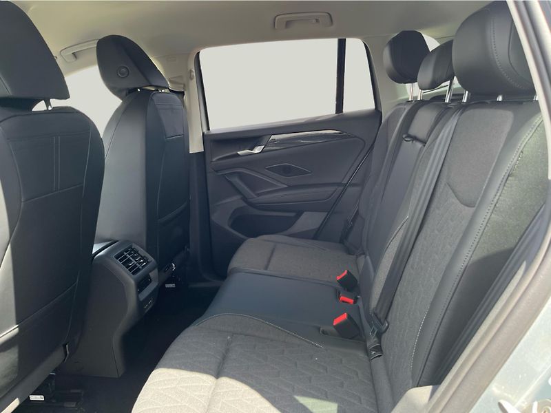 Volkswagen Tiguan People 1,5 TSI 150 kW eHybrid - fotka 12 z 24
