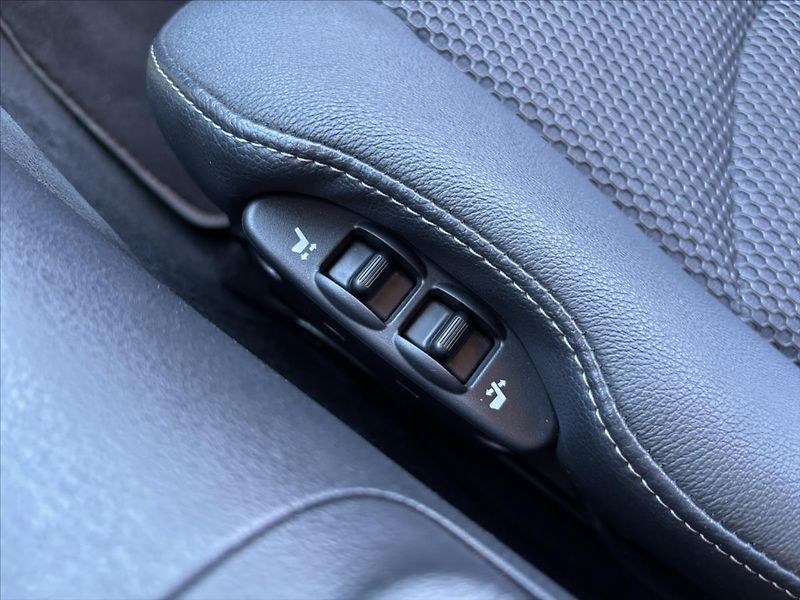 Nissan 370 Z 3,7 i Premium 1.ČR TOP STAV - fotka 32 z 49