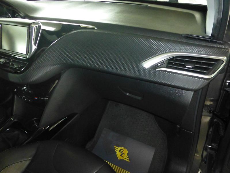Peugeot 2008 (2015) 1,6HDI-88KW*NAVI*ALU*VYHŘ.SED* - fotka 21 z 29