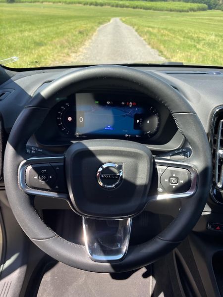 Volvo XC40 (2022) B3 FWD AUT PLUS 1. MAJITEL - fotka 23 z 23