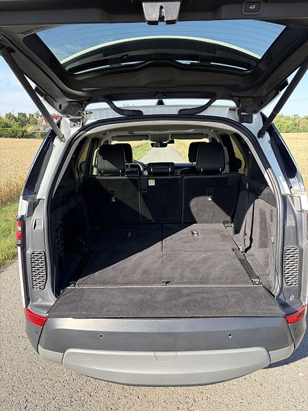 Land Rover Discovery (2019) Pro 7 osob - fotka 7 z 12