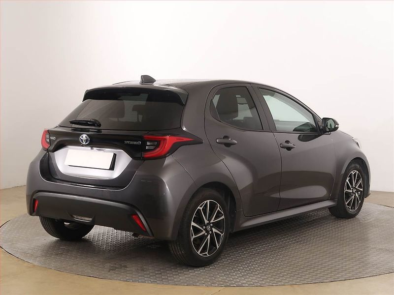 Toyota Yaris (2023) 1.5 VVT-i Hybrid, Automat - fotka 5 z 18