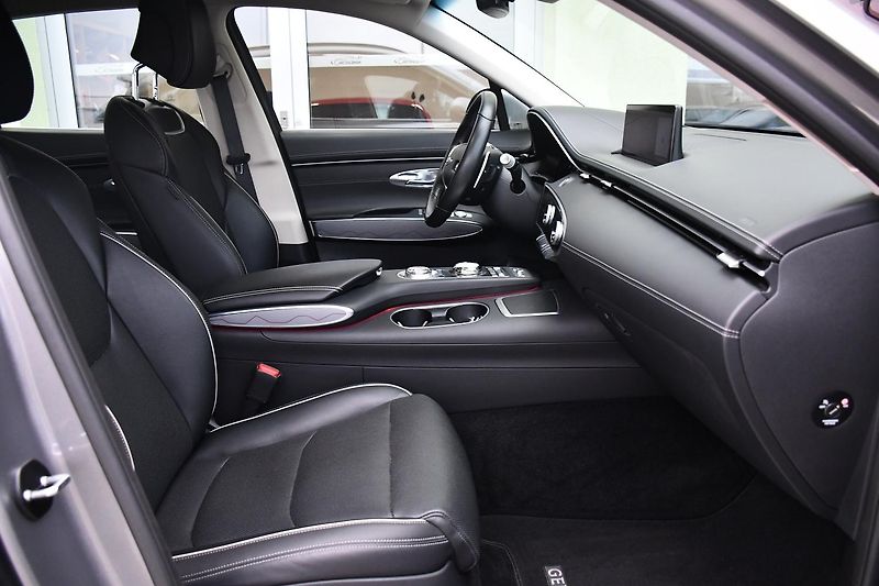 Genesis GV70 2.5T AWD AT8 LUXURY LINE - fotka 19 z 46