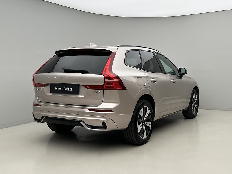 Volvo XC60 T6 AWD DARK PLUS RECHARGE AUT - fotka 13 z 49