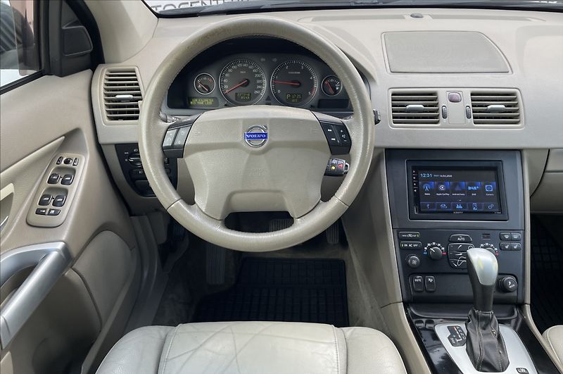 Volvo XC90 2,4 D,136kW,4x4,aut. - fotka 12 z 24