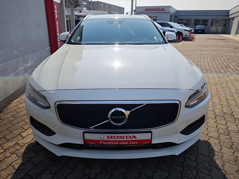 Volvo V90 (2019) 2.0 D4 Momentum 140kW 8AT - fotka 41 z 43