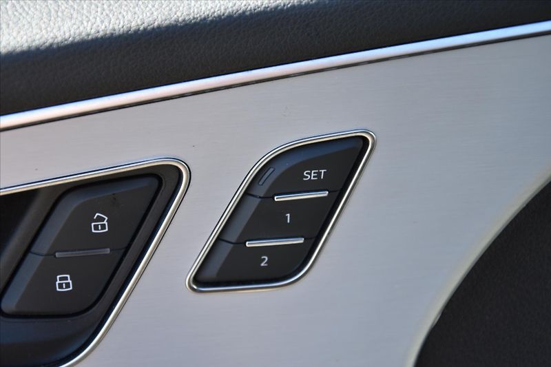 Audi Q8 50 TDI QUATTRO S-LINE ČR - fotka 29 z 35