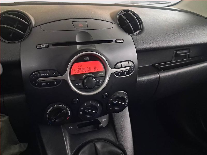 Mazda 2 (2010) 1.3 i, za super cenu - fotka 12 z 16