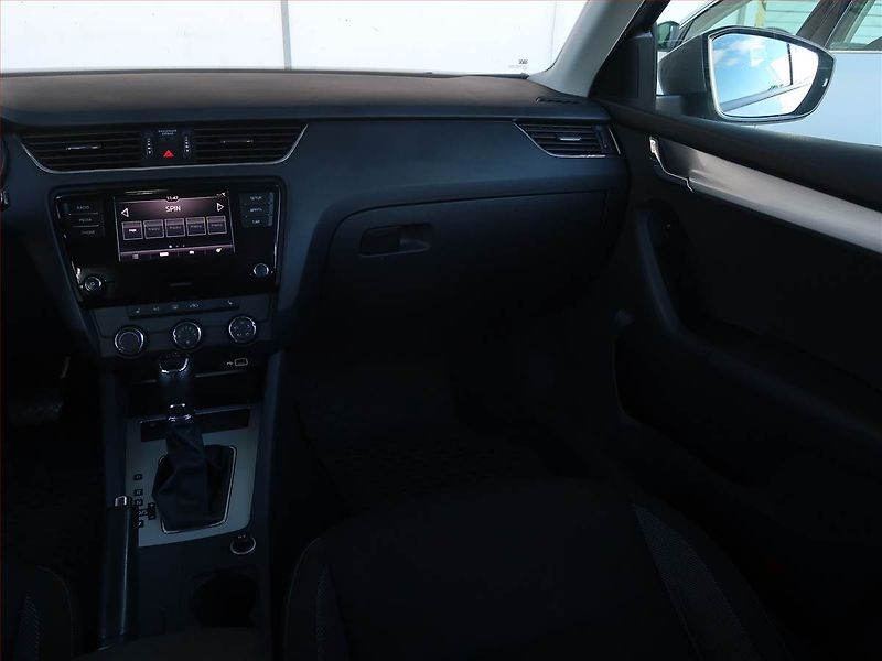 Škoda Octavia (2018) 1.6 TDI, Automat, Tempomat - fotka 8 z 16