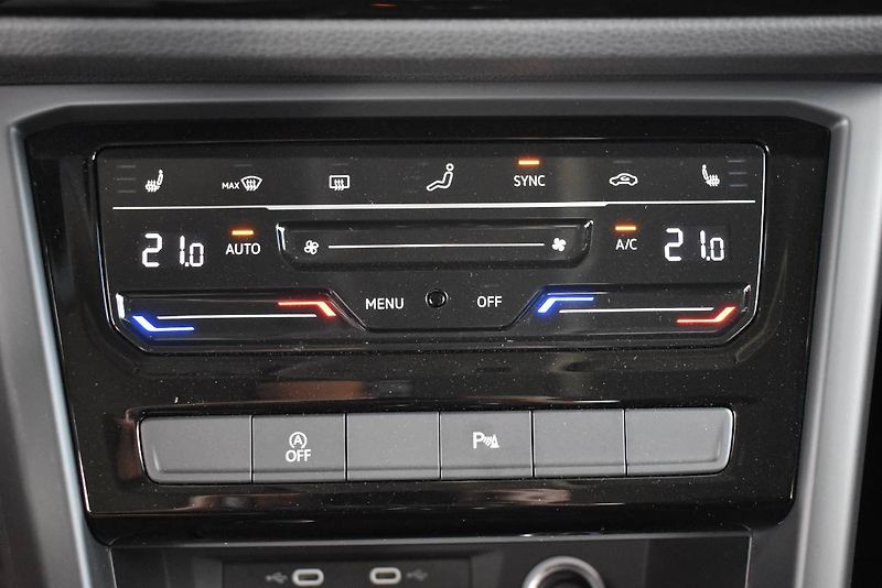 Volkswagen Touran (2023) 1.5TSI 110kW,LED,Manuál - fotka 19 z 22