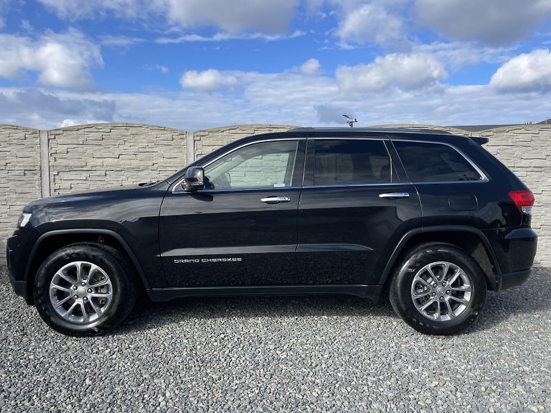 Jeep Grand Cherokee 3.0CRDi 4x4 250PS LIMITEED TOP - fotka 1 z 177