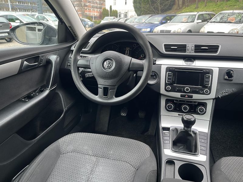 Volkswagen Passat (2011) 2,0 TDi 103 Kw TAŽNÉ - fotka 11 z 14