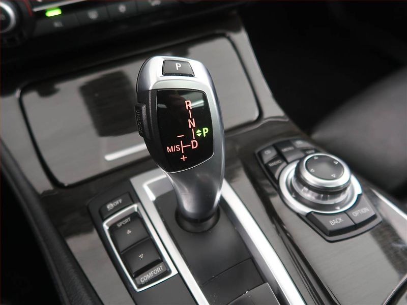 BMW Řada 5 (2012) Individual 525d xDrive, 4X4 - fotka 13 z 24