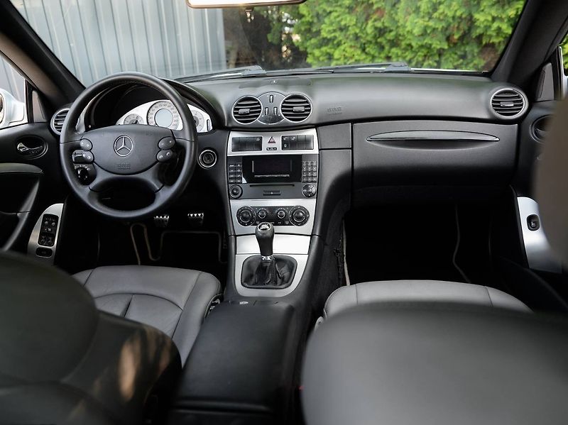 Mercedes-Benz CLK (2007) 220 CDI AVANTGARDE - fotka 15 z 20
