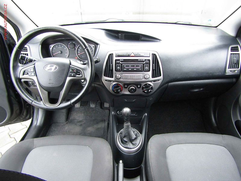 Hyundai i20 (2013) 1.2i, Klima - fotka 8 z 16