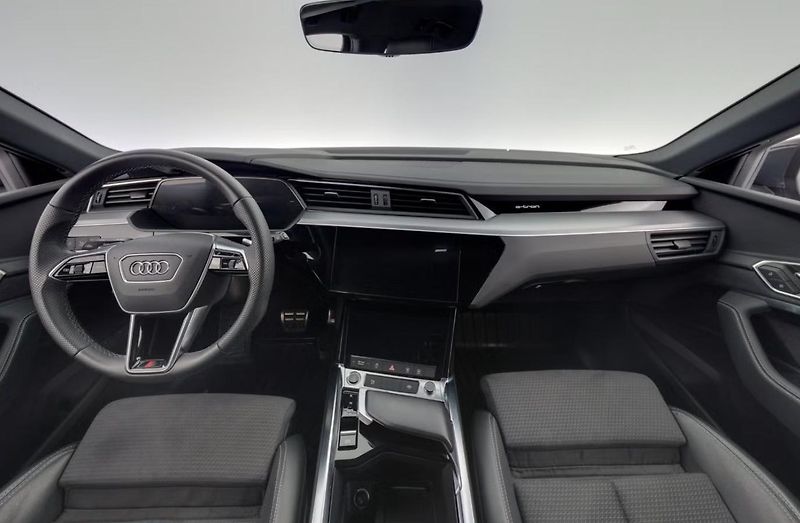 Audi Q8 e-tron 55 Quattro Kam LED Vzduch - fotka 14 z 32