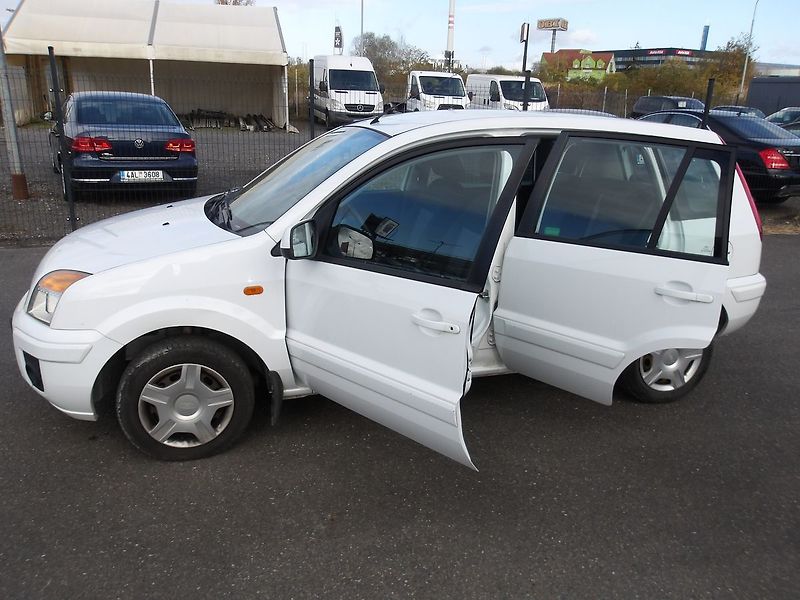 Ford Fusion 1,4i 55kW Naj. 75000km - fotka 8 z 24