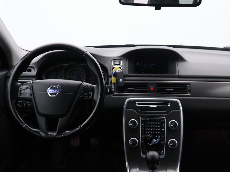 Volvo V70 2,0 D3 100kW Kinetic Dynamic D - fotka 16 z 23
