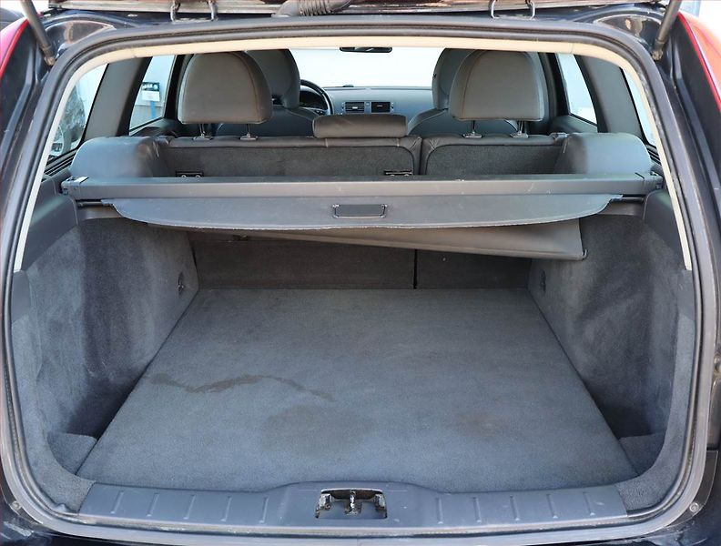Volvo V50 (2011) D2, Tempomat, Park. senzory - fotka 13 z 16