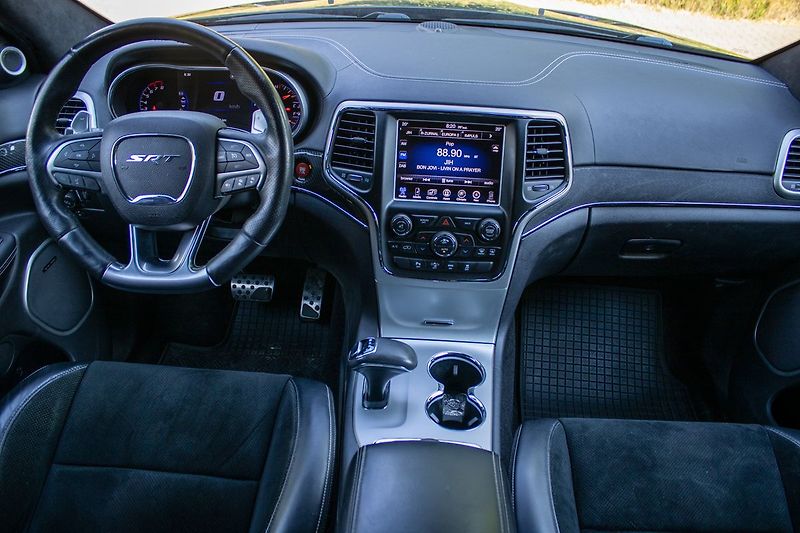 Jeep Grand Cherokee - fotka 19 z 21