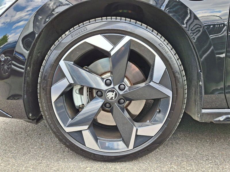Škoda Superb (2025) iV SportLine DSG 1,5TSi 150kW - fotka 34 z 35