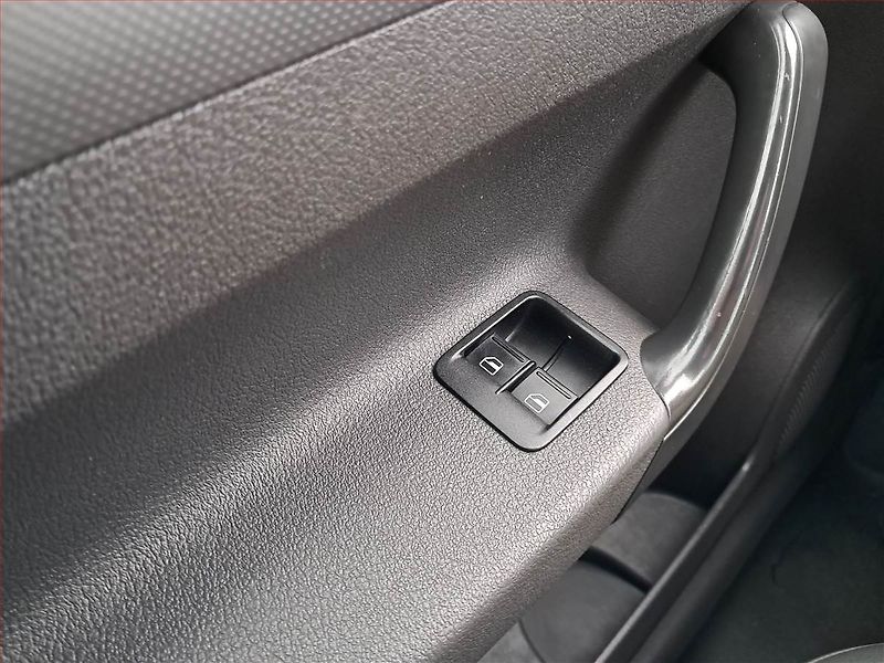 Volkswagen Caddy (2012) 1.6 TDi, ČR - fotka 10 z 13