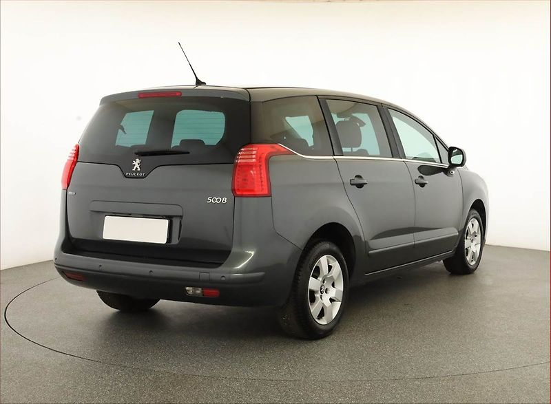 Peugeot 5008 (2016) 1.6 BlueHDi, Automat, 7 míst - fotka 5 z 20