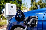 Počet elektromobilů neustále roste.