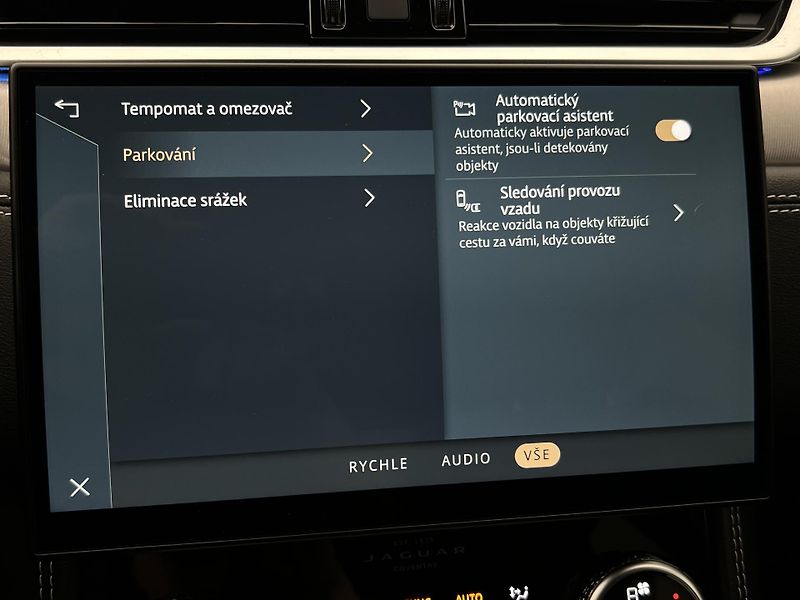 Jaguar F-Pace D200 R-DYNAMIC SE AWD AUT  - fotka 42 z 49