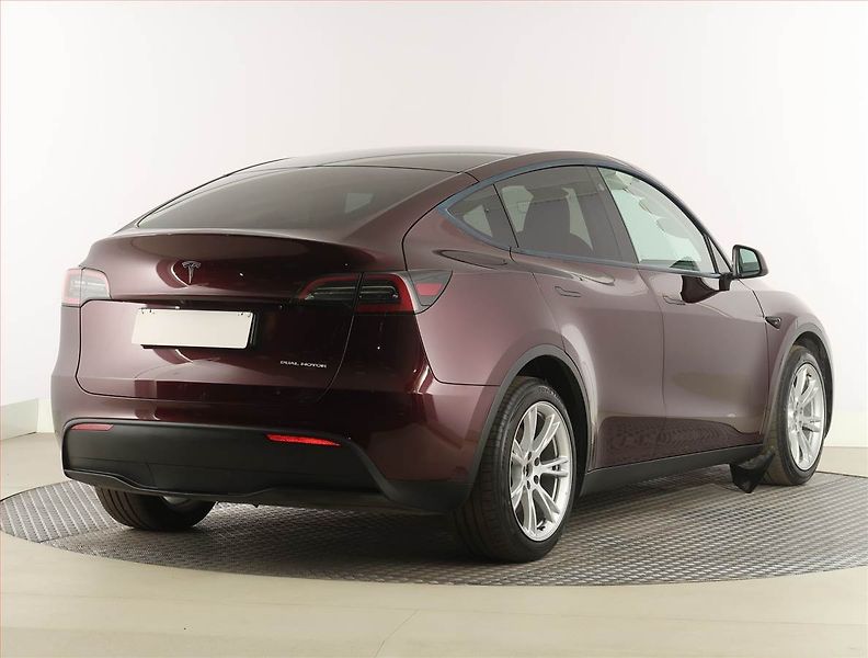 Tesla Model Y (2023) Long Range AWD 79kWh, SoH 94% - fotka 5 z 33