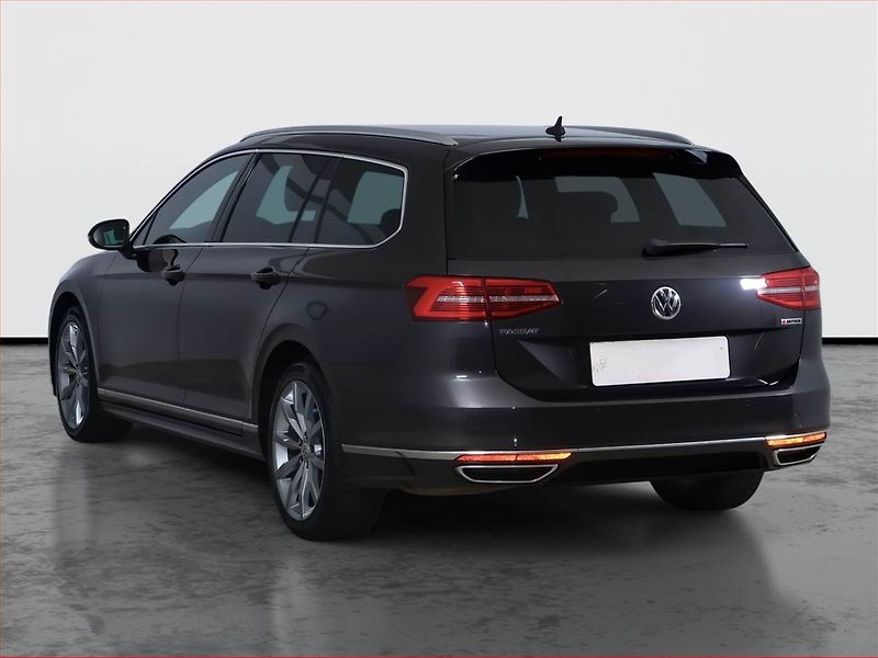 Volkswagen Passat (2019) R-Line 2.0 TDI, 4X4, Automat - fotka 4 z 26