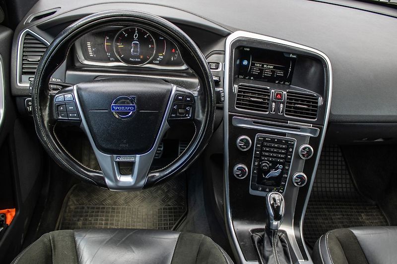 Volvo XC60 Rdesign 140kW 2015 - fotka 10 z 33