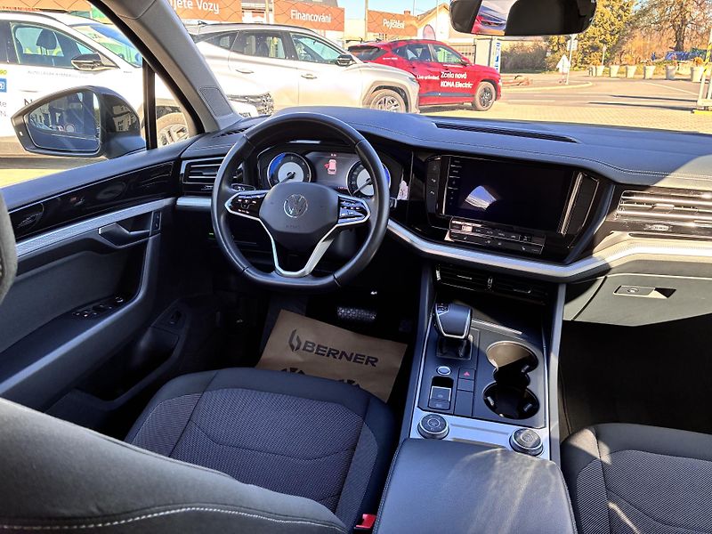Volkswagen Touareg 170KW,4X4,8°AT,ČERNÁDEEP,TAŽNÉ - fotka 16 z 34