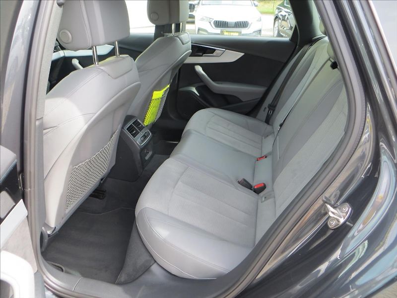 Audi A4 3,0 TDI 210kW S line quattro - fotka 29 z 31