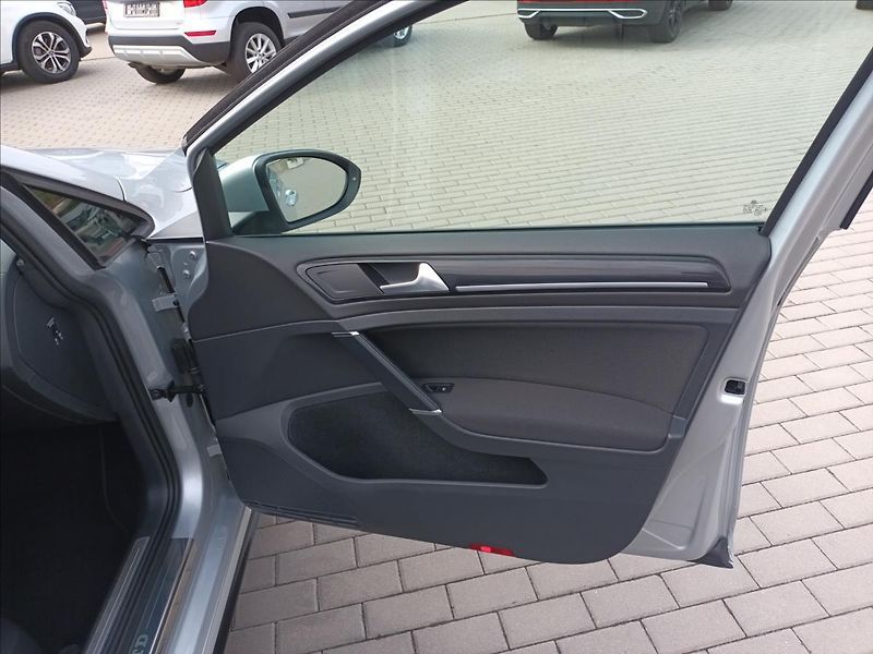 Volkswagen Golf 2,0 TDI,GTD,135KW,NAVI,XENON - fotka 21 z 50