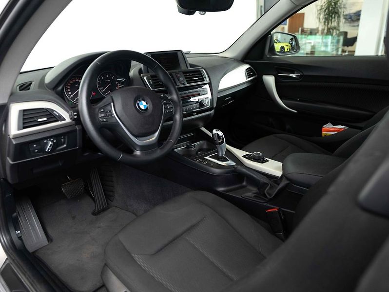 BMW Řada 2 220d xDrive - fotka 10 z 20