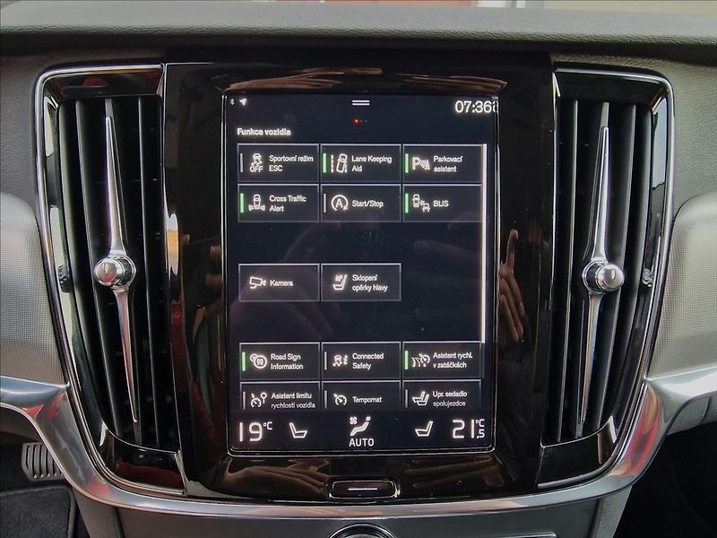 Volvo V90 B4 AWD Momentum Pro Auto,1Maj - fotka 26 z 50