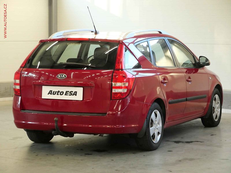 Toyota Auris (2010) 1.6VVTI, ČR, autoAC - fotka 4 z 19