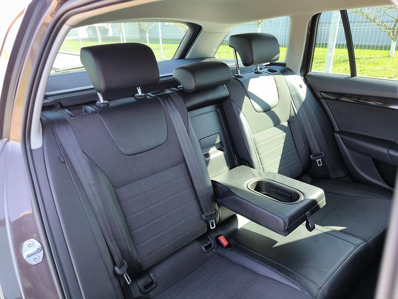 Škoda Octavia (2014) 1,6TDI DSG STYLE*VELKÝ SERVIS* - fotka 19 z 58