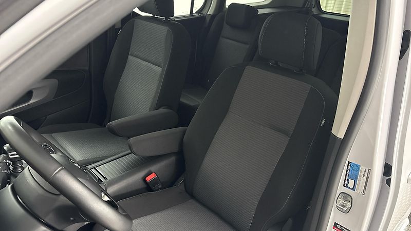 Toyota ProAce City Verso 1.5 D-4D Long Family - fotka 15 z 25
