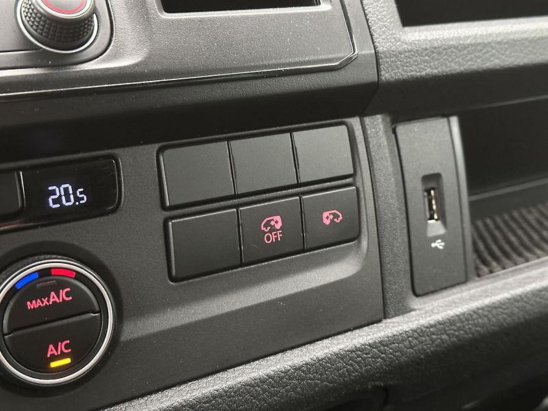 Volkswagen Caravelle 2,0 TDI 110kW DSG 9-Míst CZ - fotka 26 z 36