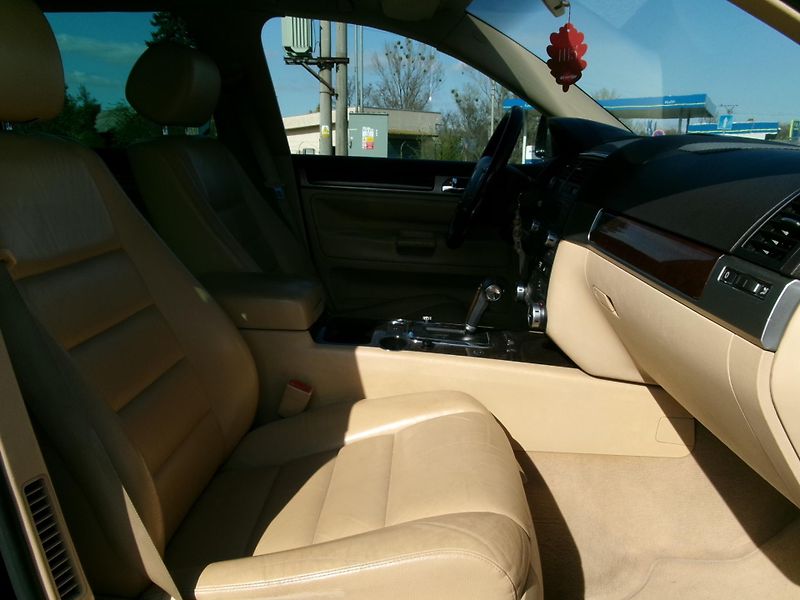 Volkswagen Touareg (2004) 2,5TDI DSG AC TEMP ALU  - fotka 23 z 24