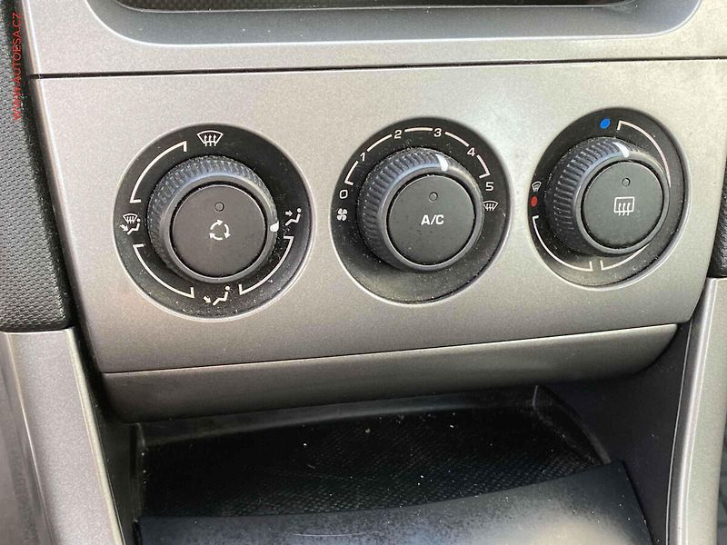 Peugeot 308 (2013) 1.4i 16V, ČR, Access - fotka 14 z 18