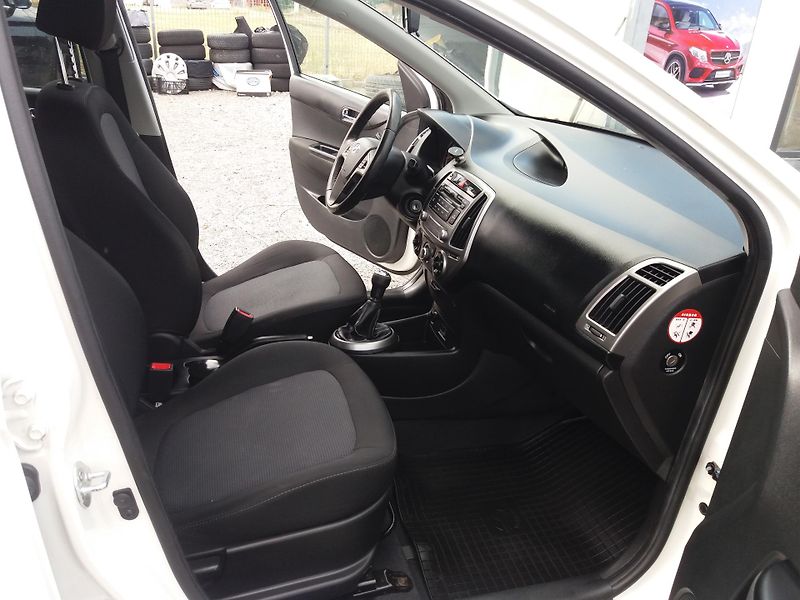 Hyundai i20 1.2i,62kW,KLIMA,SERV.KNÍŽKA - fotka 10 z 16