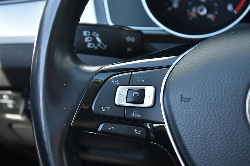 Volkswagen Passat 1.6TDi LED NAVIGACE TAŽNÉ - fotka 16 z 28